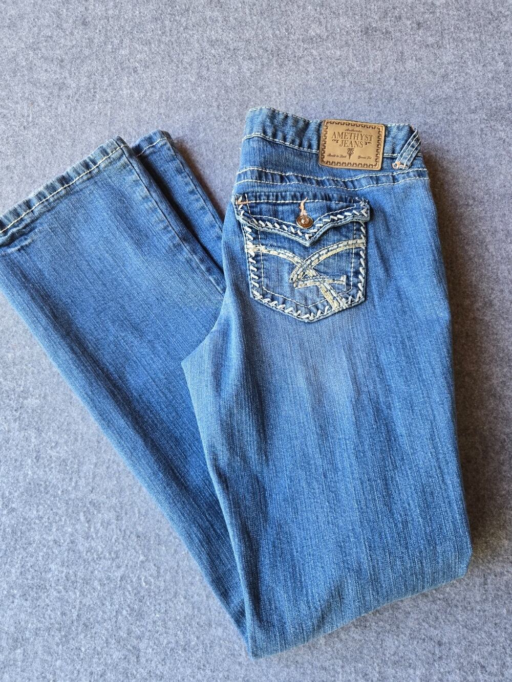 Amethyst Jeans Women’s Low-Rise Bootcut Stretch Distressed Size 9 (31"x31")
